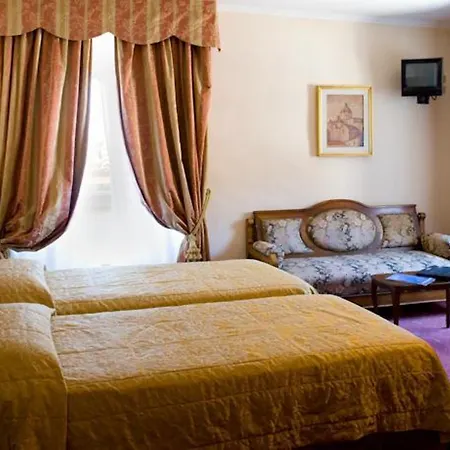 Dei Priori Boutique