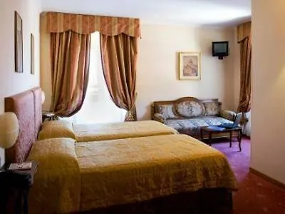 Dei Priori Boutique מלון 4*